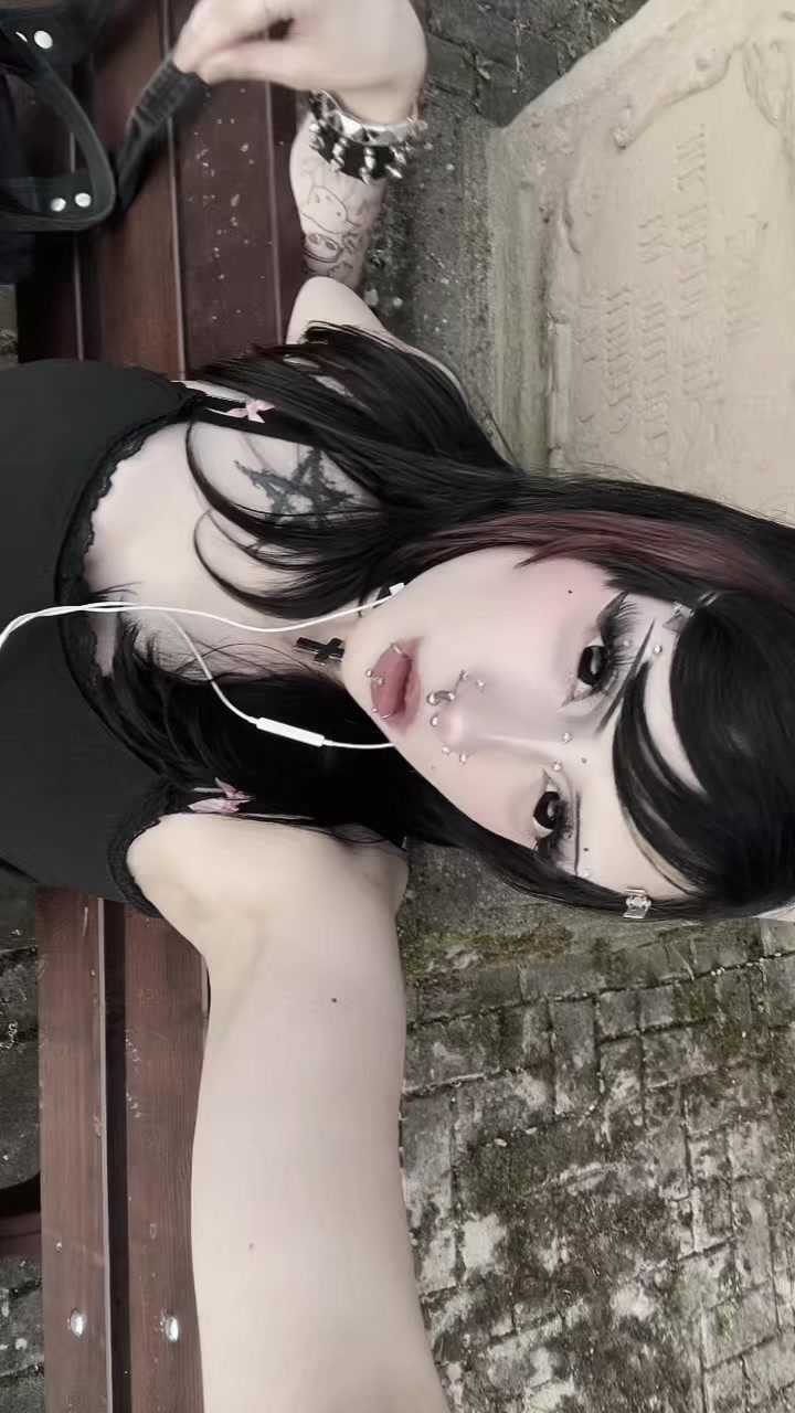 @lari ૮ ․ ․ ྀིა