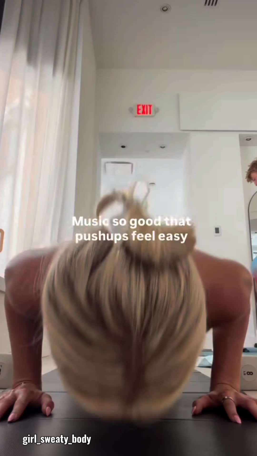 @girl_sweaty_body
