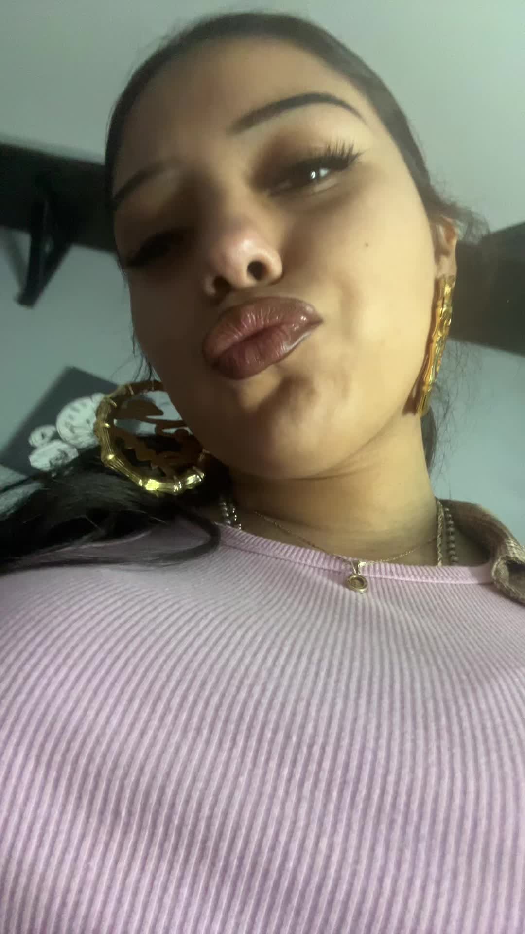 @Gabby👩&zwj;❤️&zwj;💋&zwj;👩