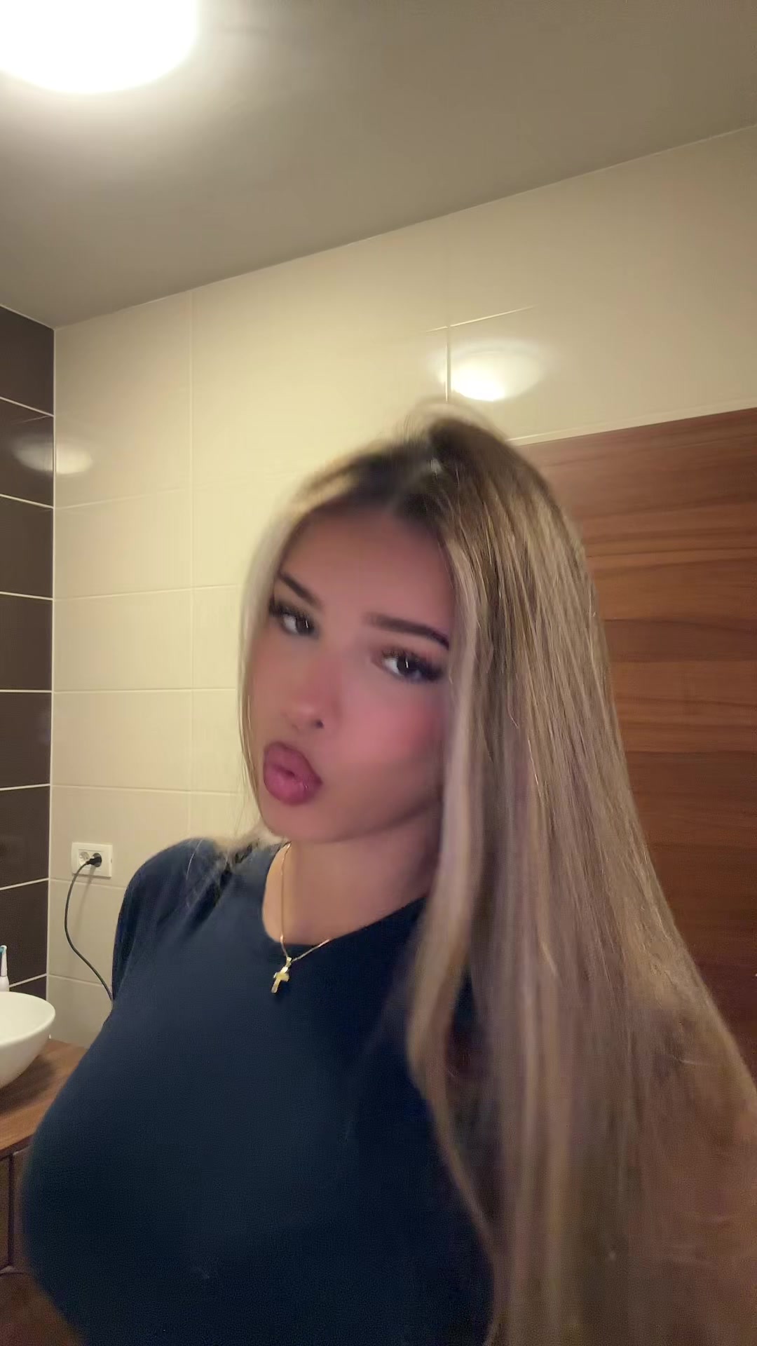 @𝐓𝐨𝐧𝐢𝐚