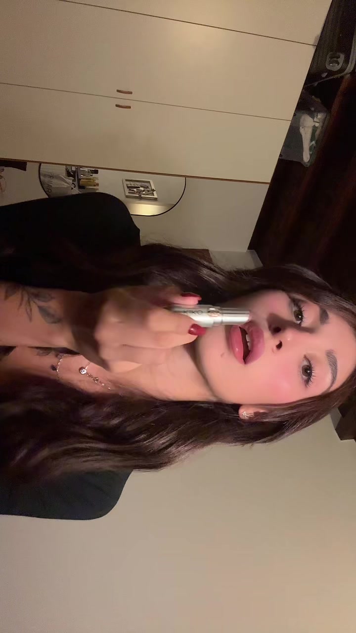 @heycrina