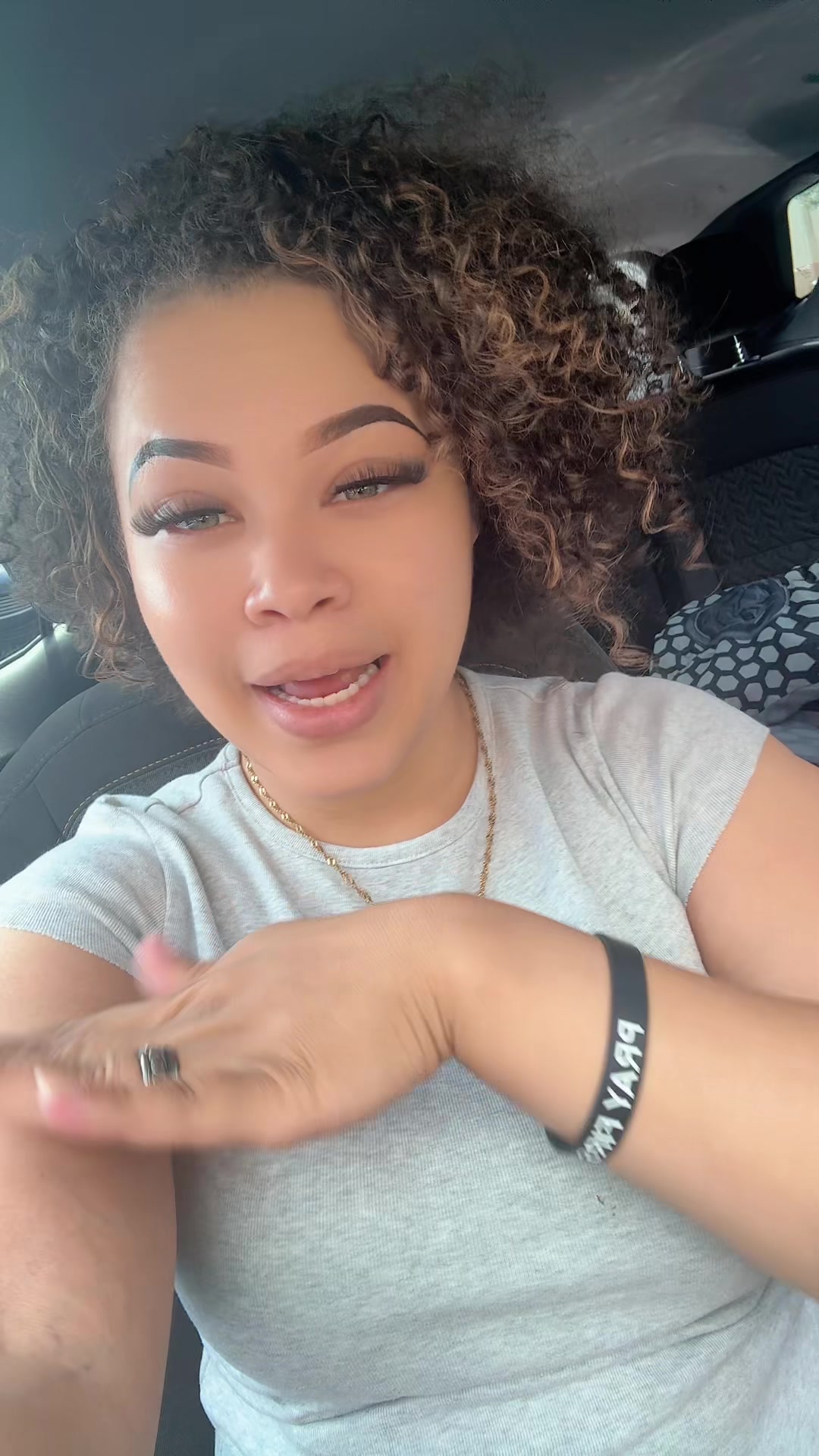 @realbriananicole