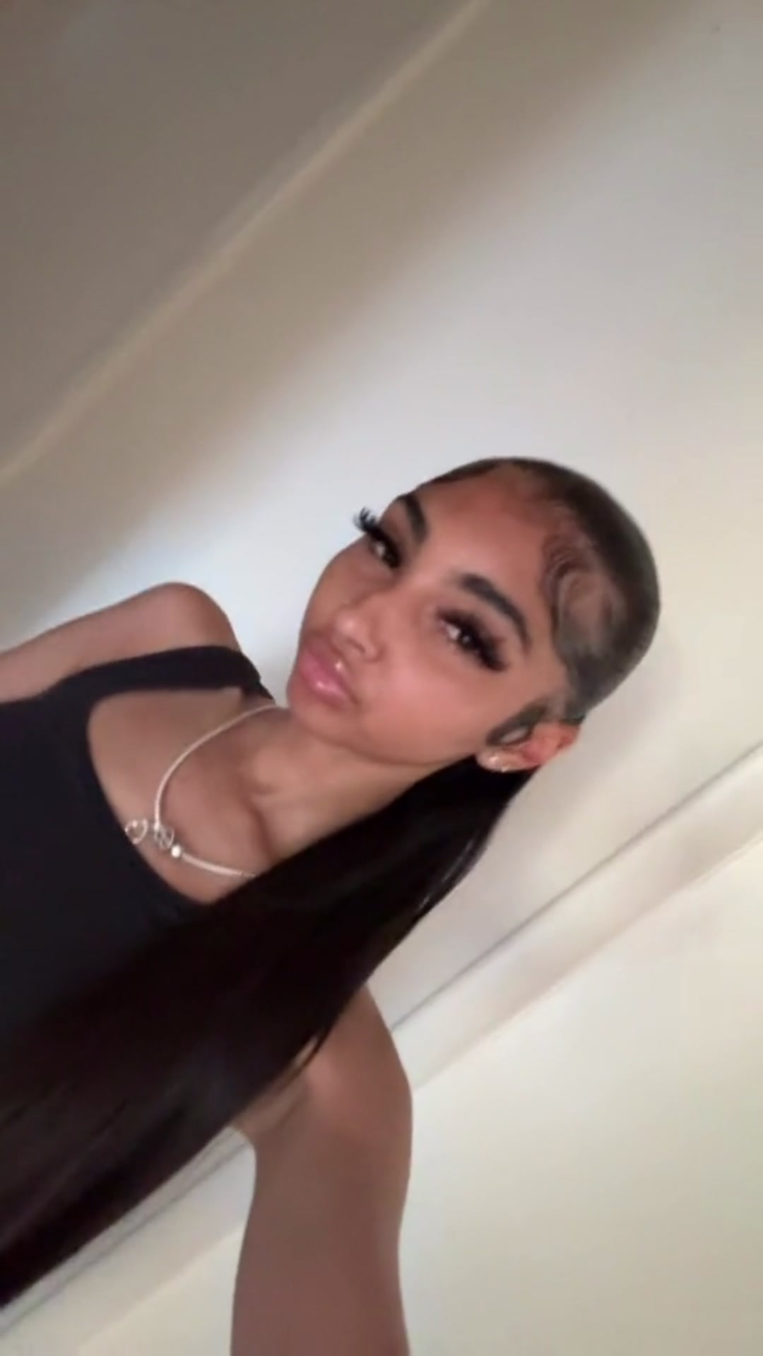 @lolaleilanii