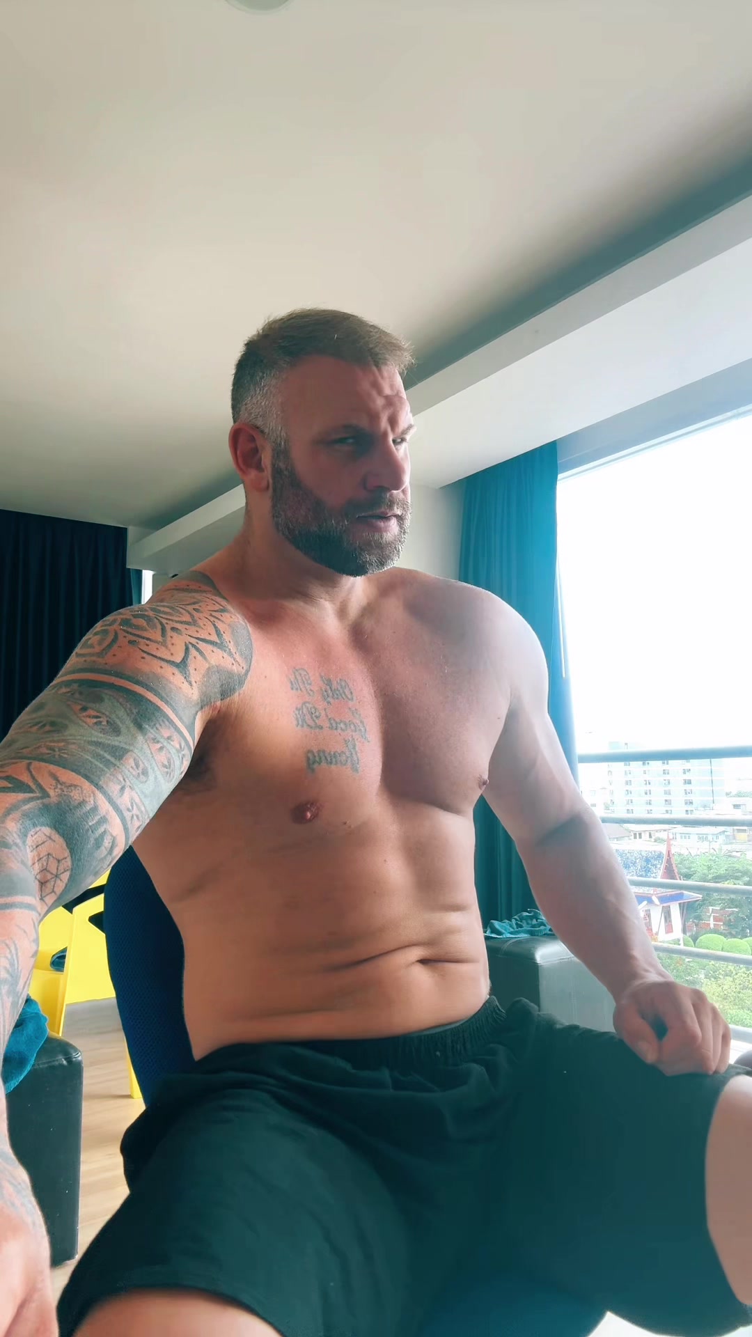 @AussieManAdventures