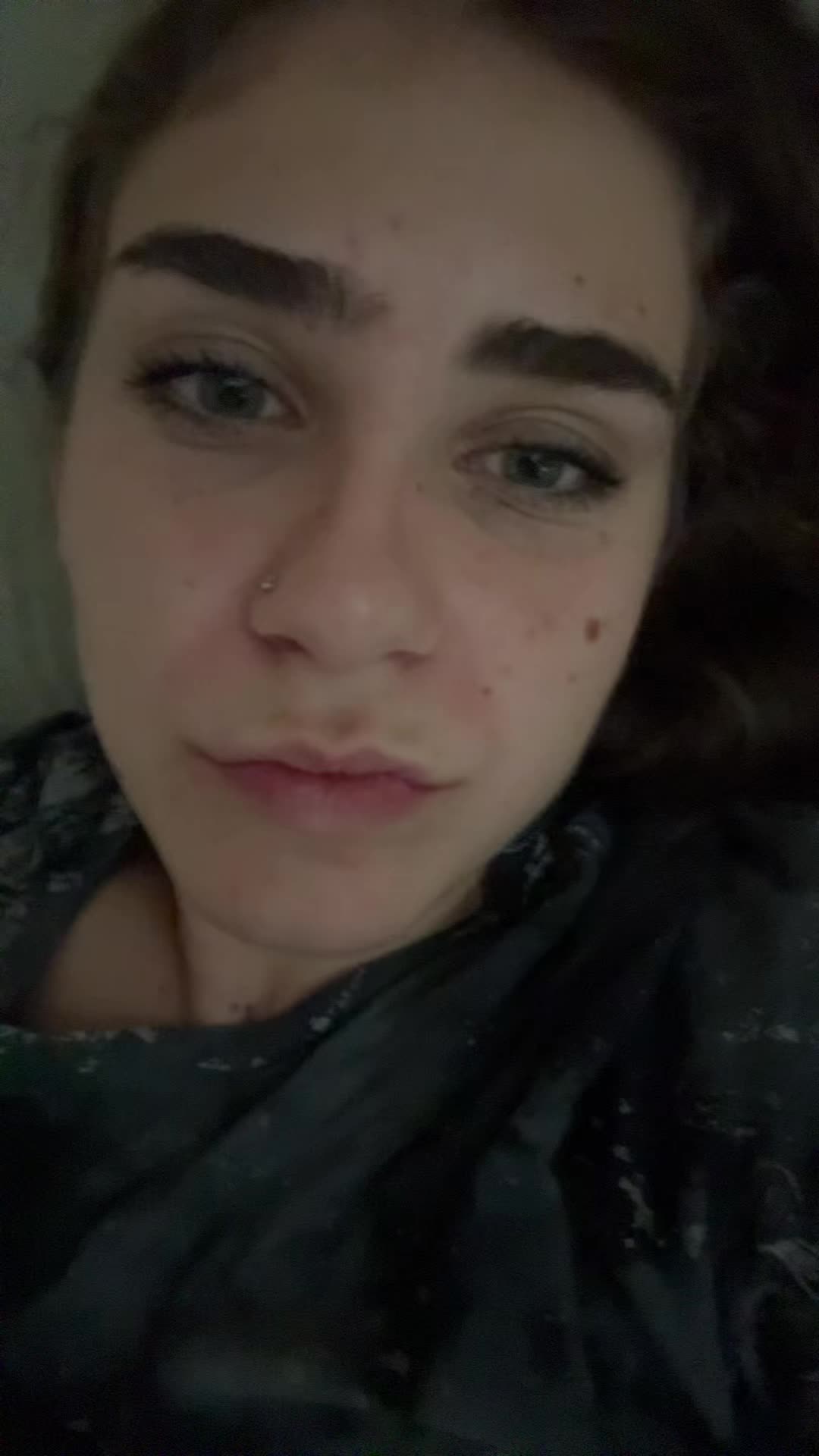 @🐝