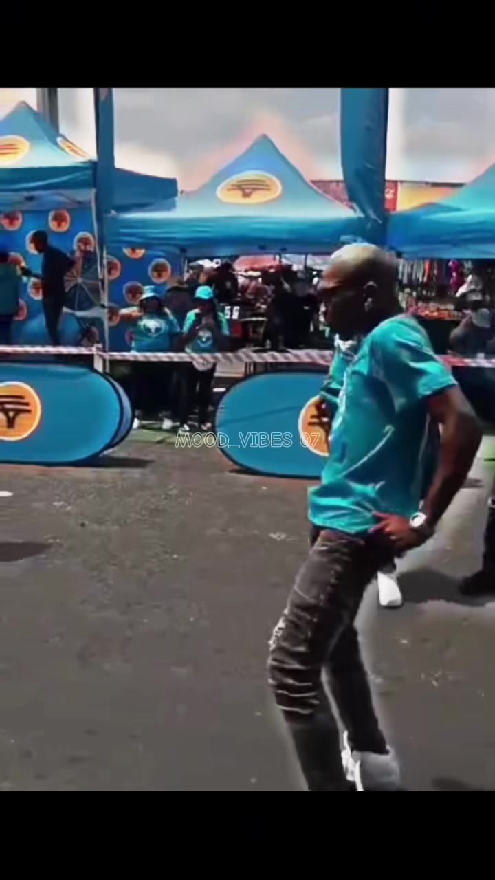 @Ṣ  &Auml; M  &Iuml;  Z   ✍️🕺