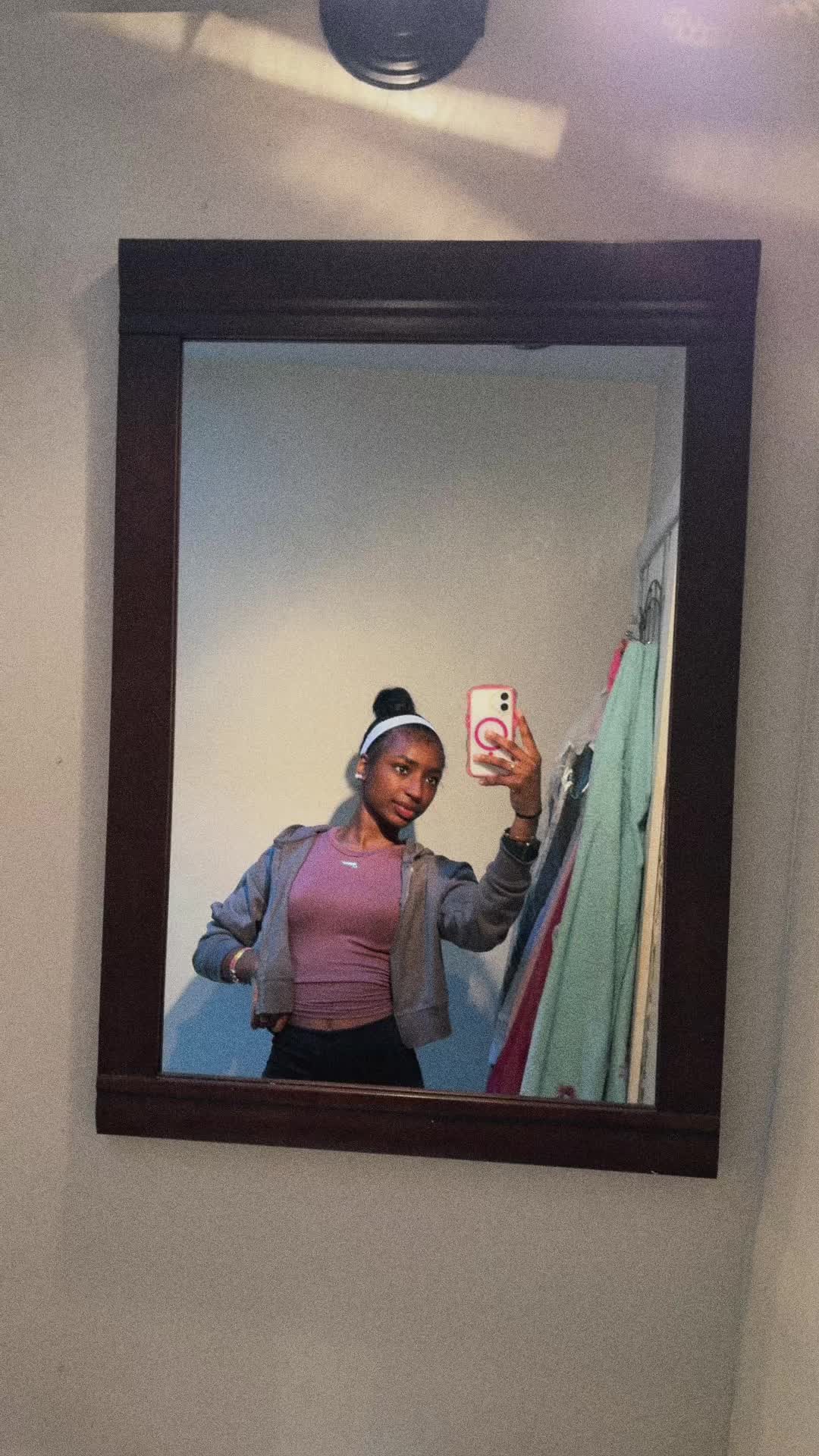 @iyanaamonett