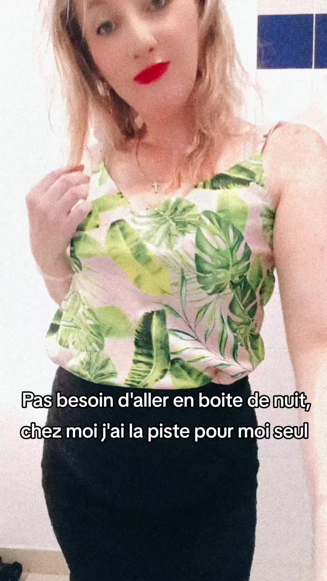@𝓢𝓪𝓷𝓭𝔂 𓆩დ𓆪 ⋆