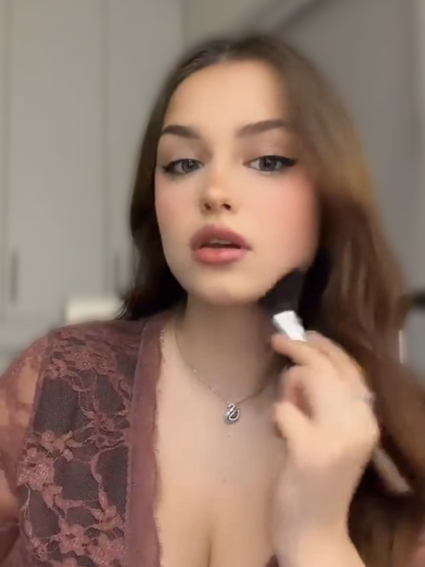 @AnnaWorld🍓