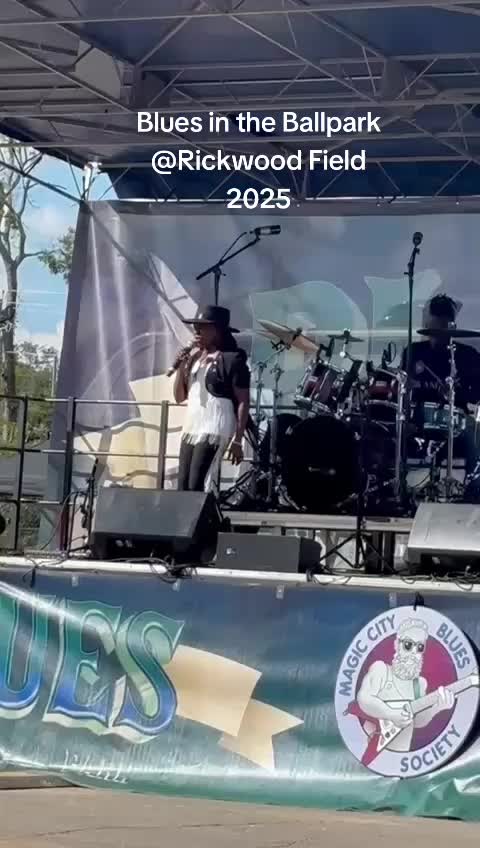 @herricane_elaine