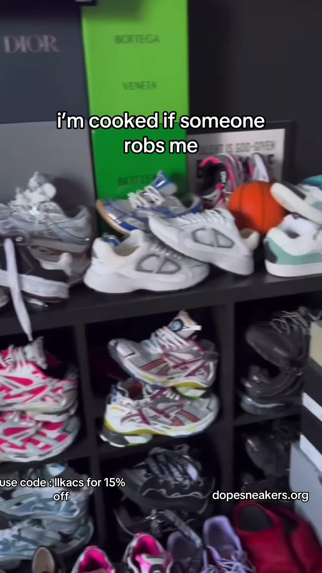@⃟