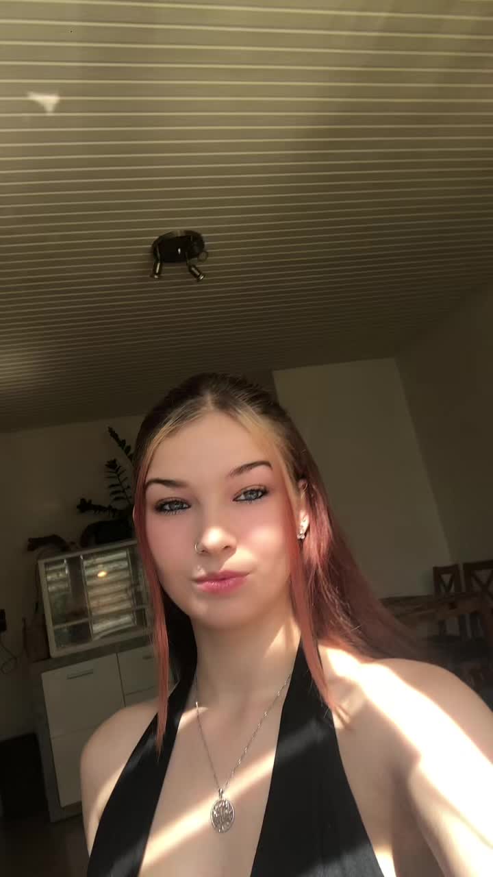 @𝑆𝐴𝑀𝐴𝑁𝑇𝐻𝐴♡