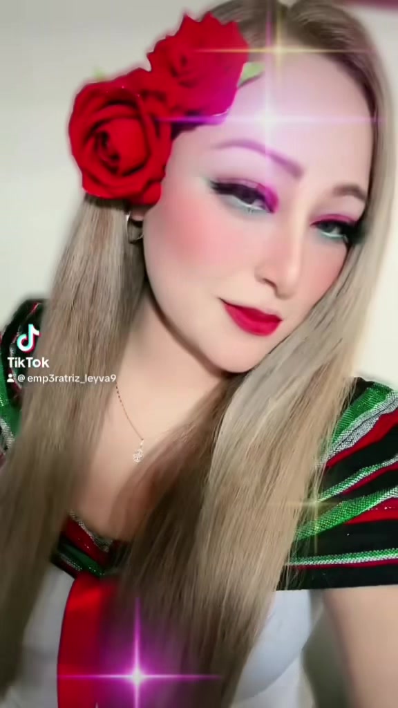 @LA EMPERATRIZ LEYVA💜