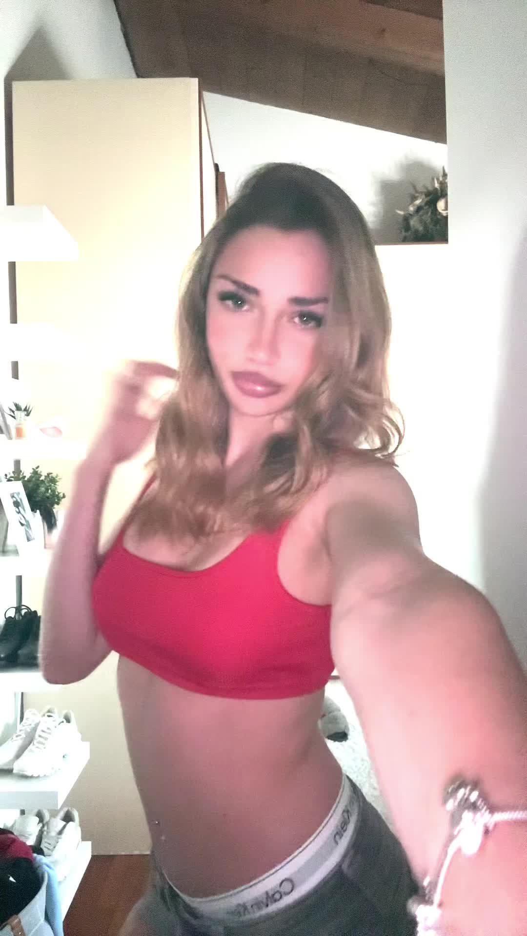 @𝓔🦋