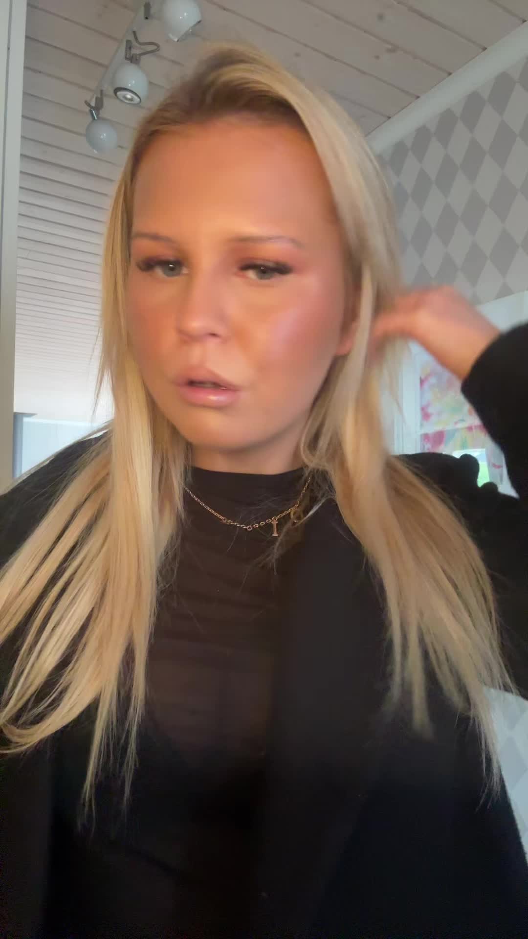 @Holly🛍️🥥🥂