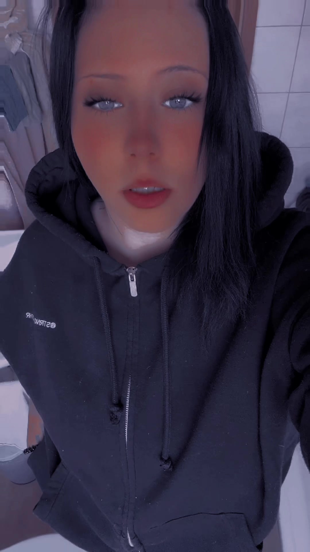 @mxllyXVIII