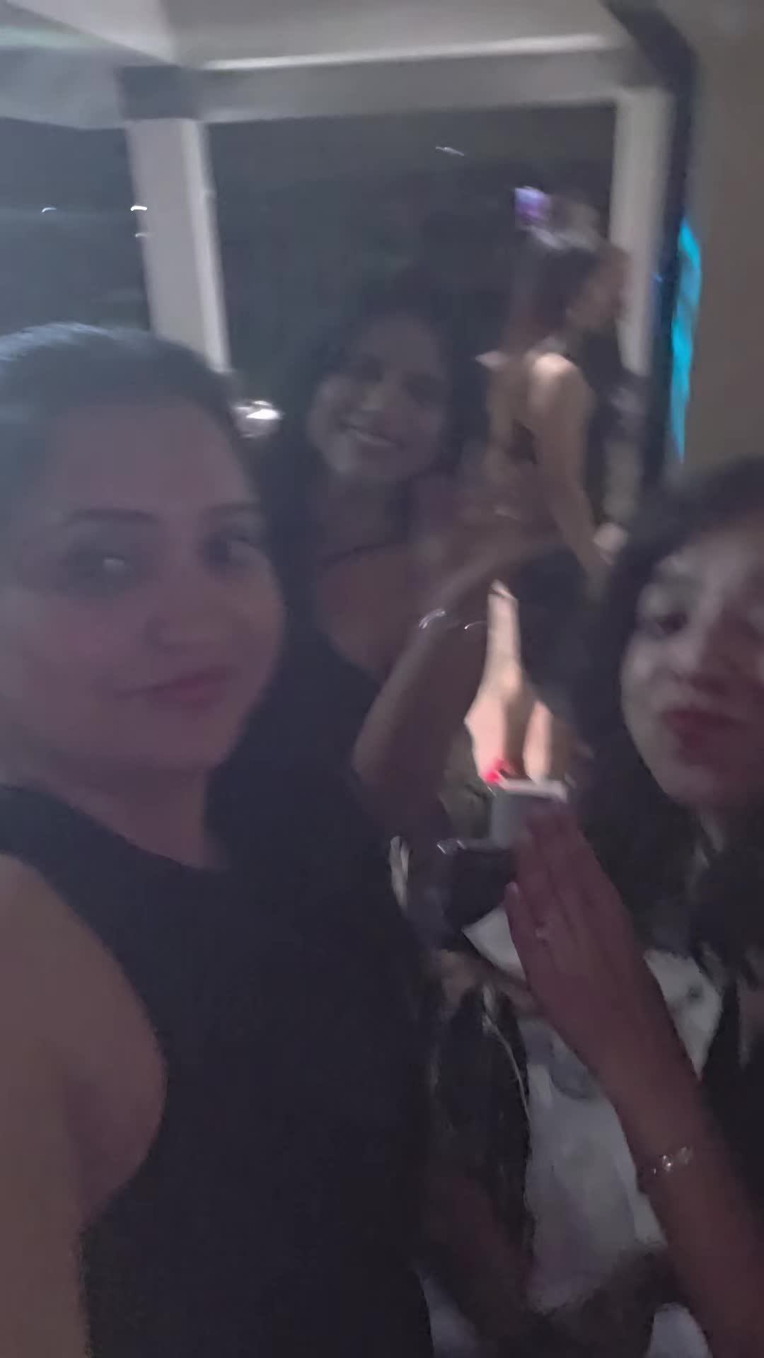 @Nia👑