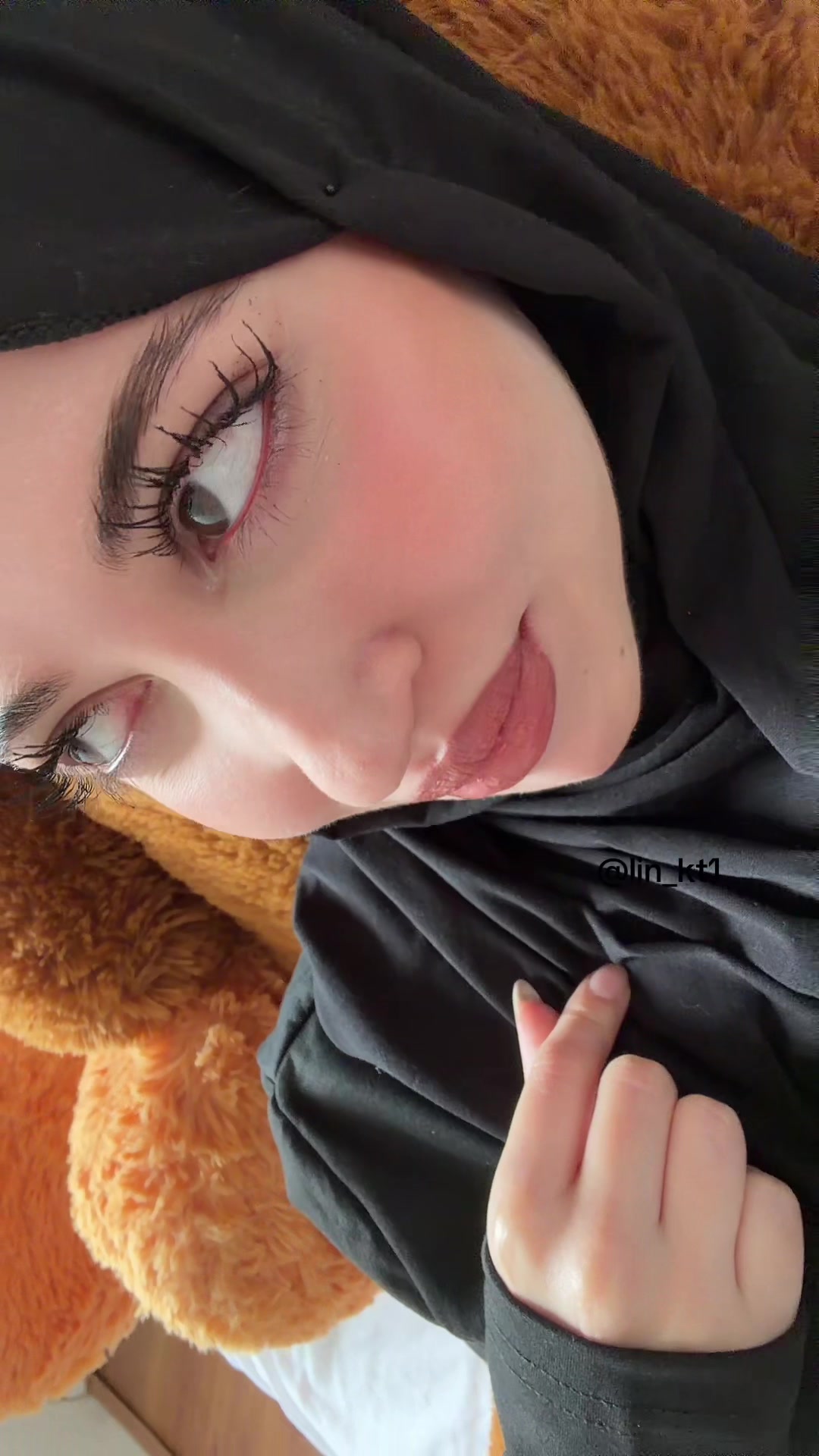 @لين