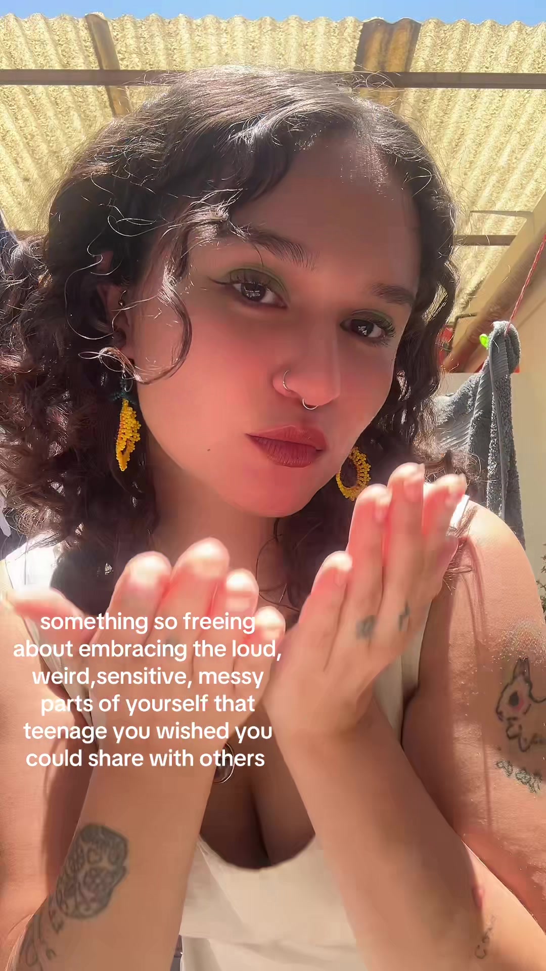 @julihoophoe