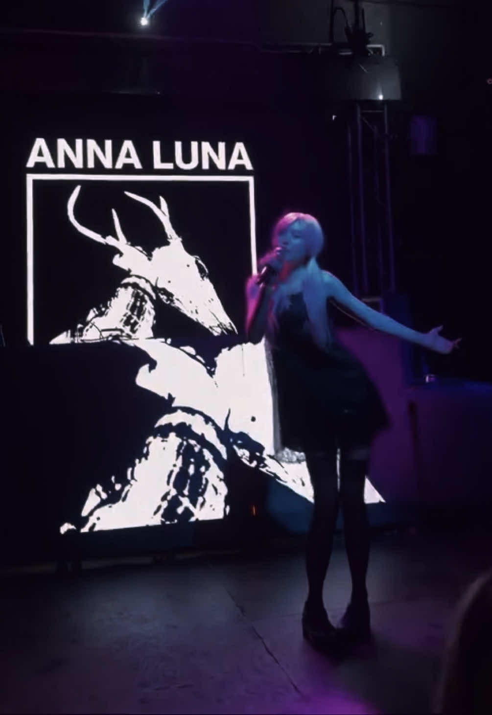 @anna luna