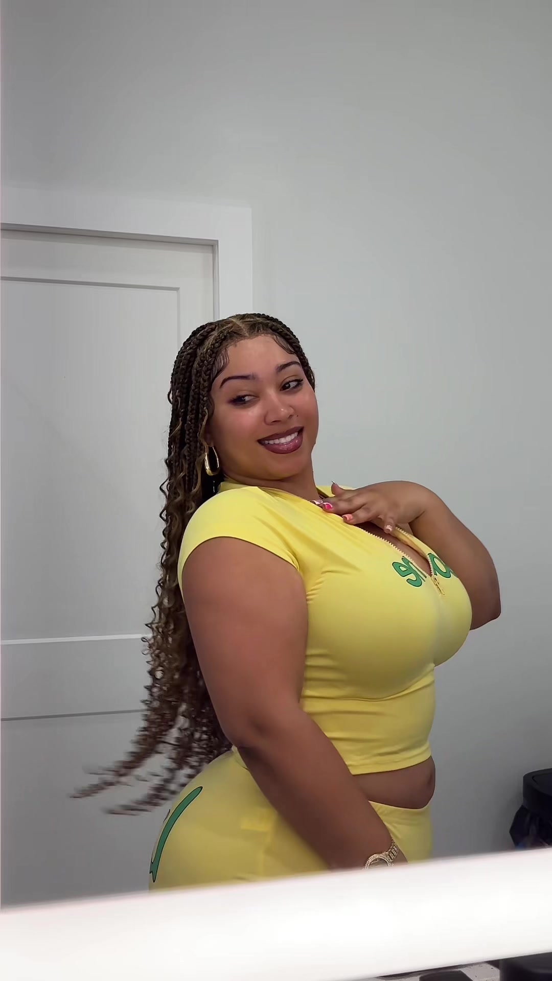 @YourAuntieMoe