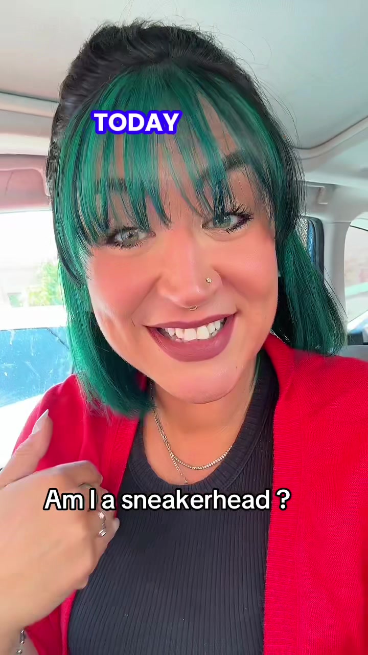 @elliethesneakermom