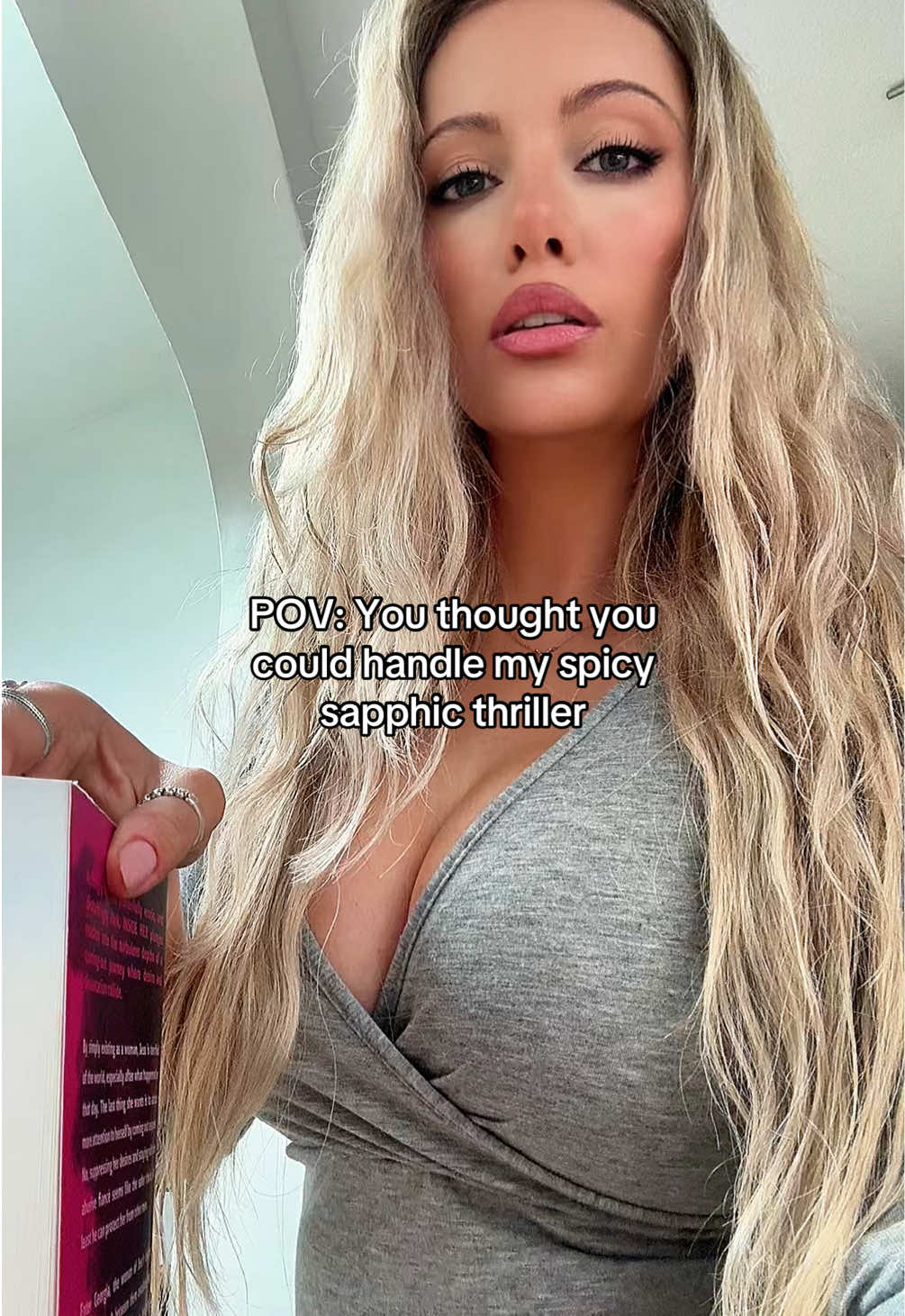 @Lisa J Evans sapphic author ⚢