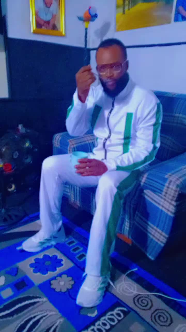 @Senior Man Alubarika