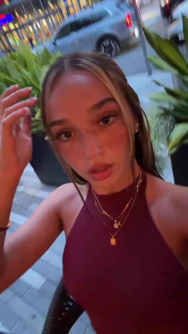 @_abrilc_
