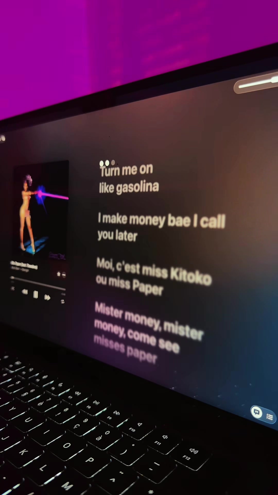 @🎧