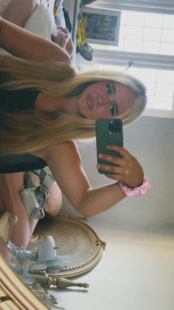 @Hollyrose1