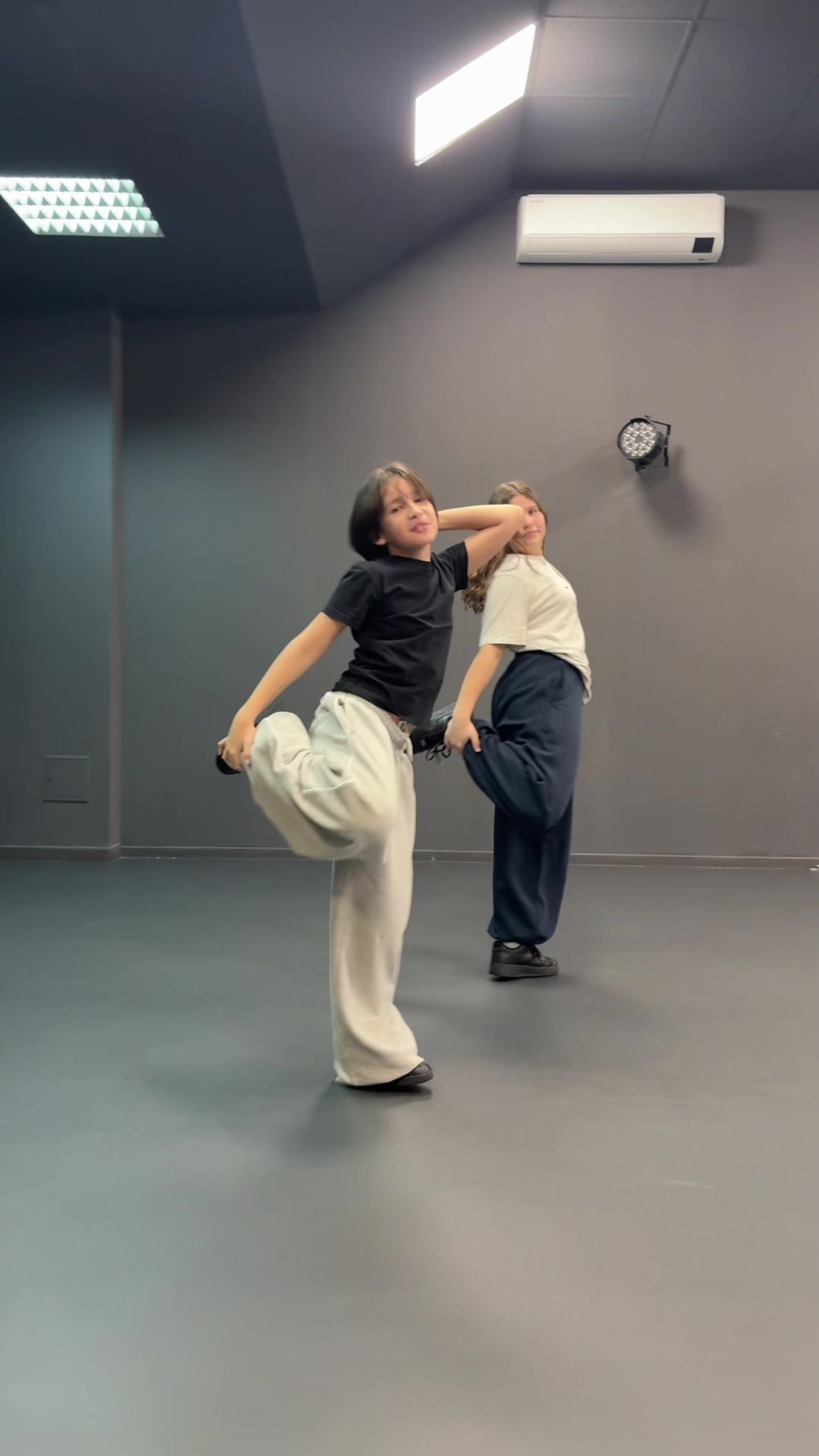 @M-dance.si