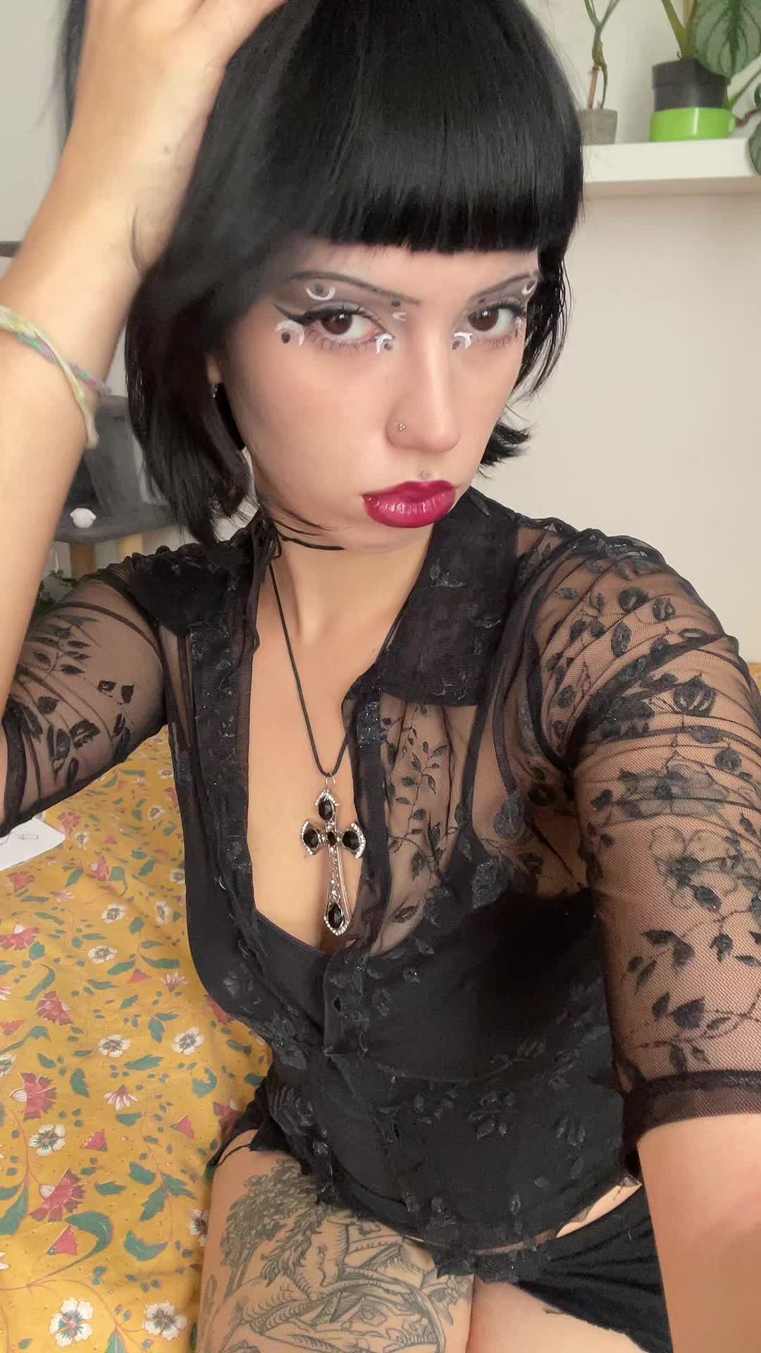 @Julia 🩴🫦
