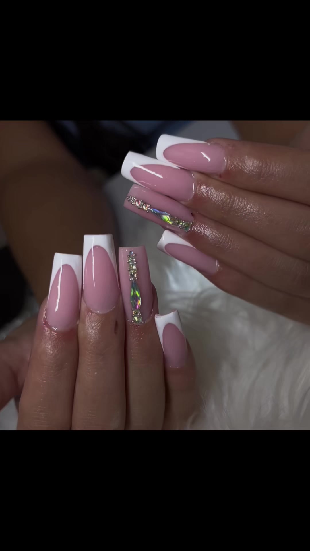 @Nails_vil&aacute;g