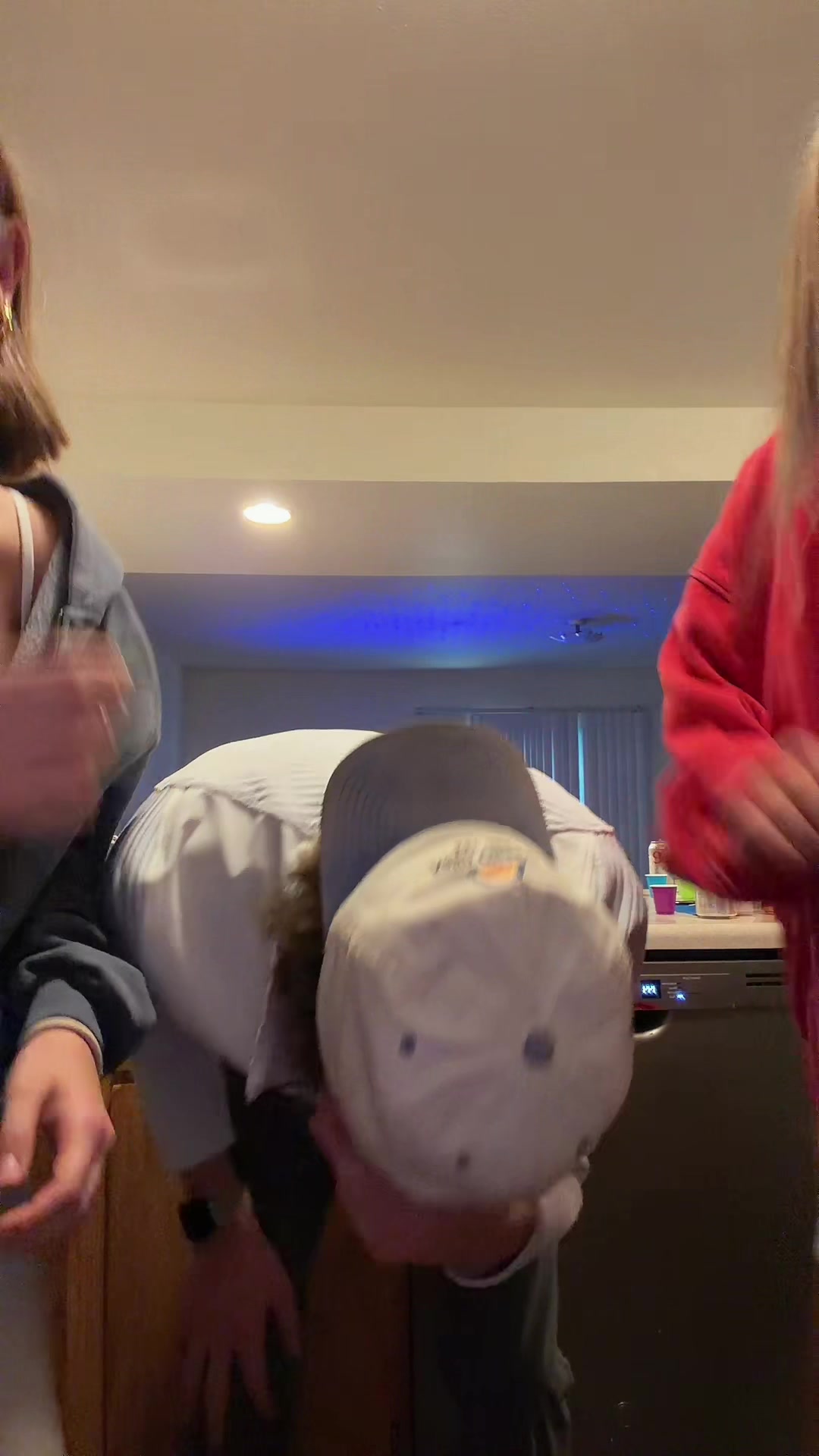@caitlynnavery