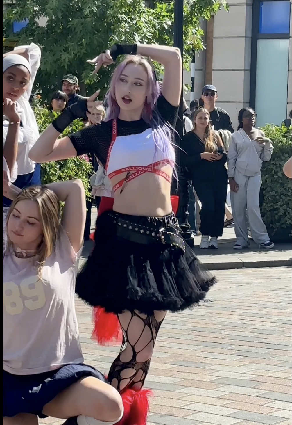 @hollythelovely