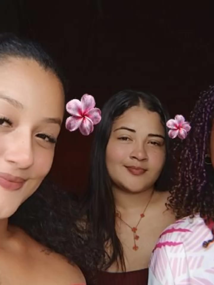 @aniely gomes