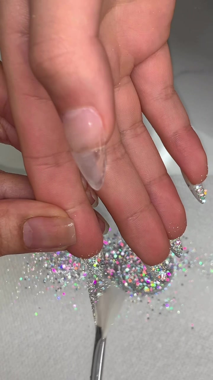 @Riya's Nails