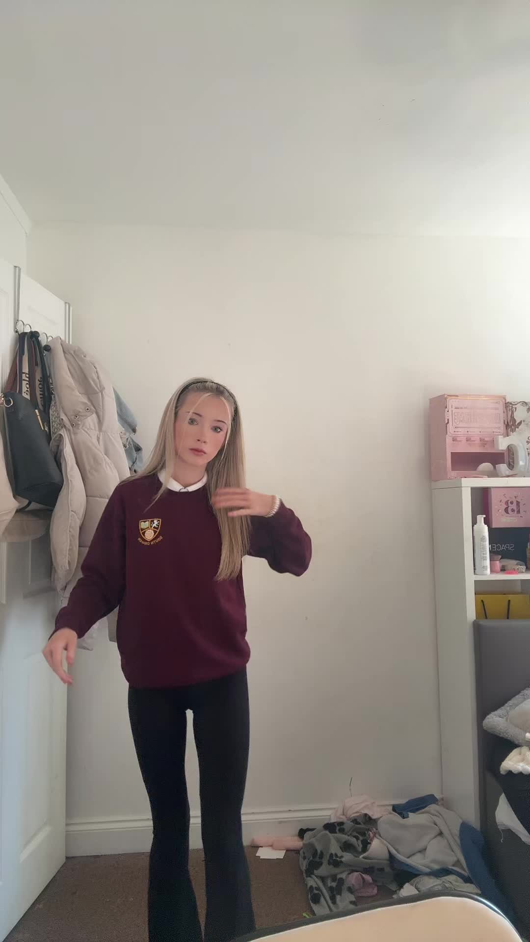 @𝐜𝐡𝐚𝐫𝐥𝐨𝐭𝐭𝐞𝐨𝐥𝐢𝐯𝐢𝐚