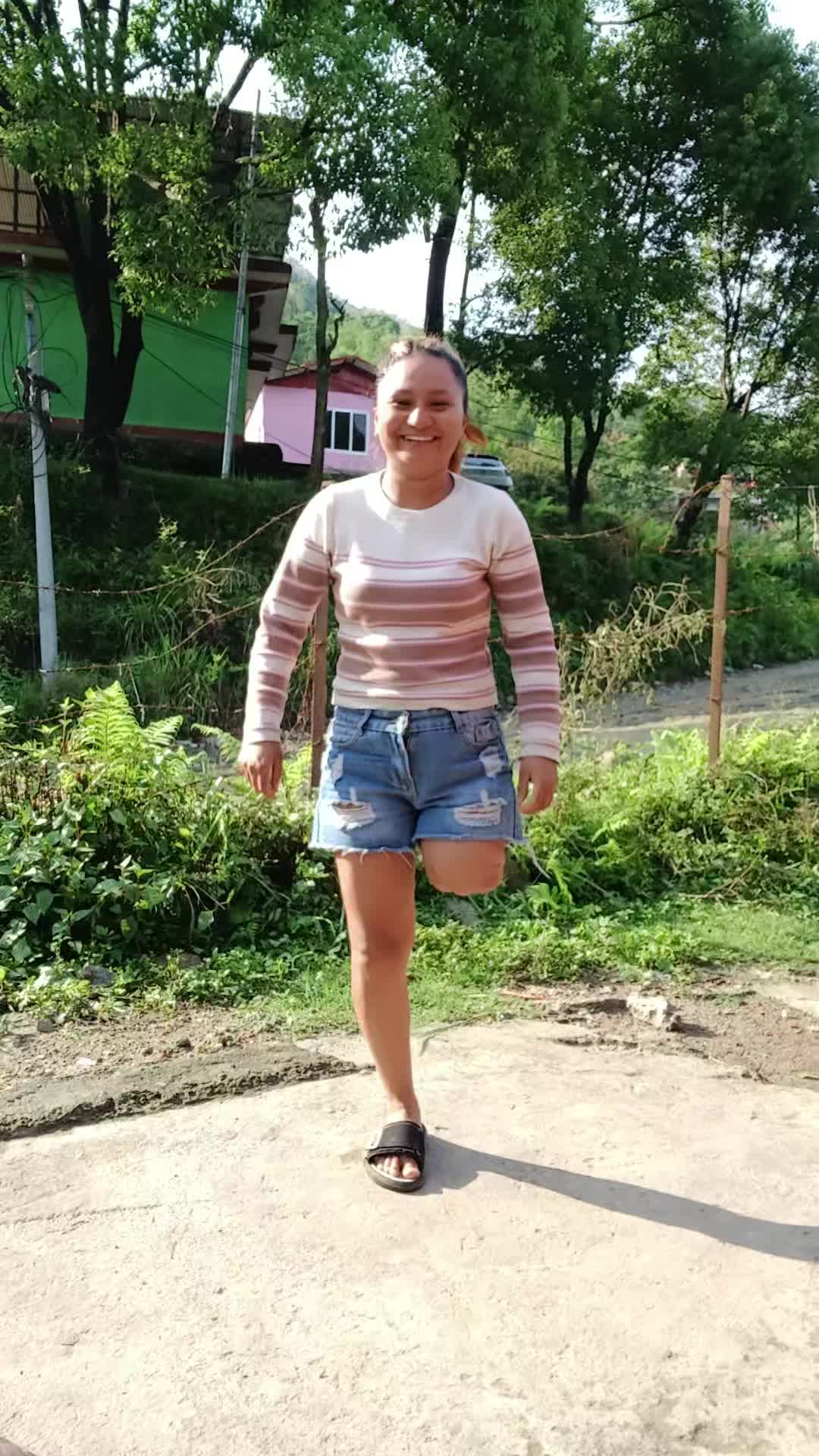 @one leg girl