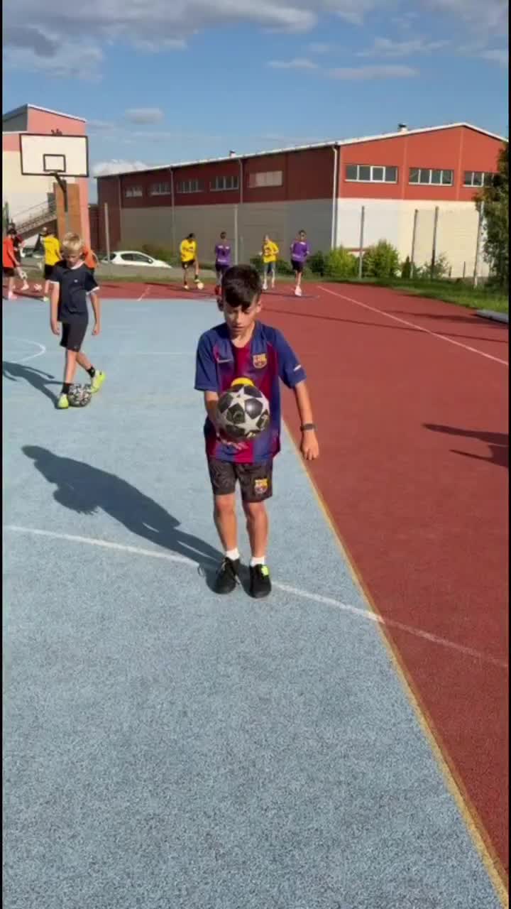 @Trener Dryblingu Piłkarskiego