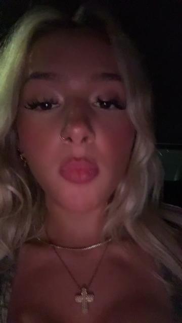 @emily rae โ