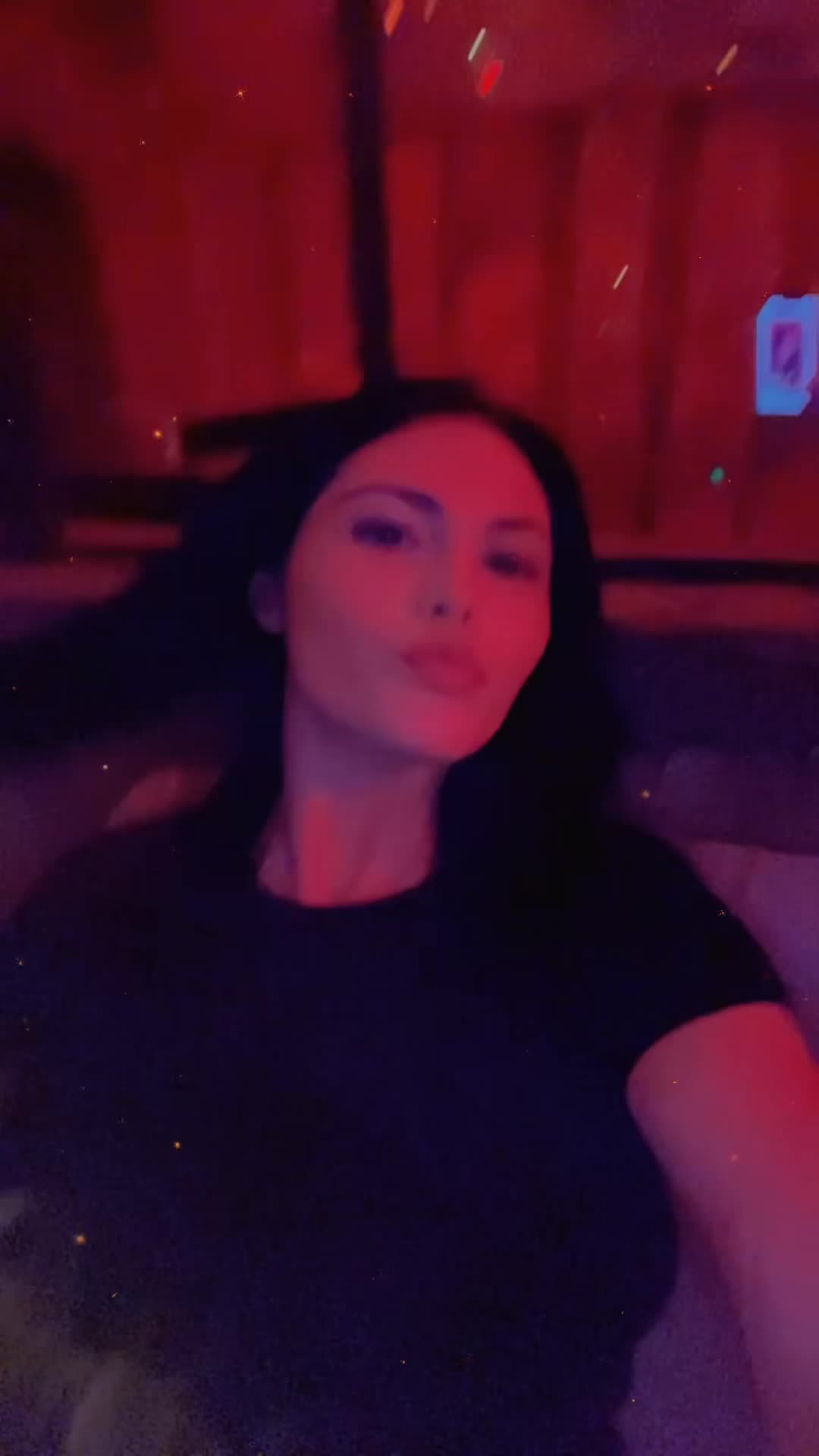 @🧡🤍💜Raffaella 👩❤️👩
