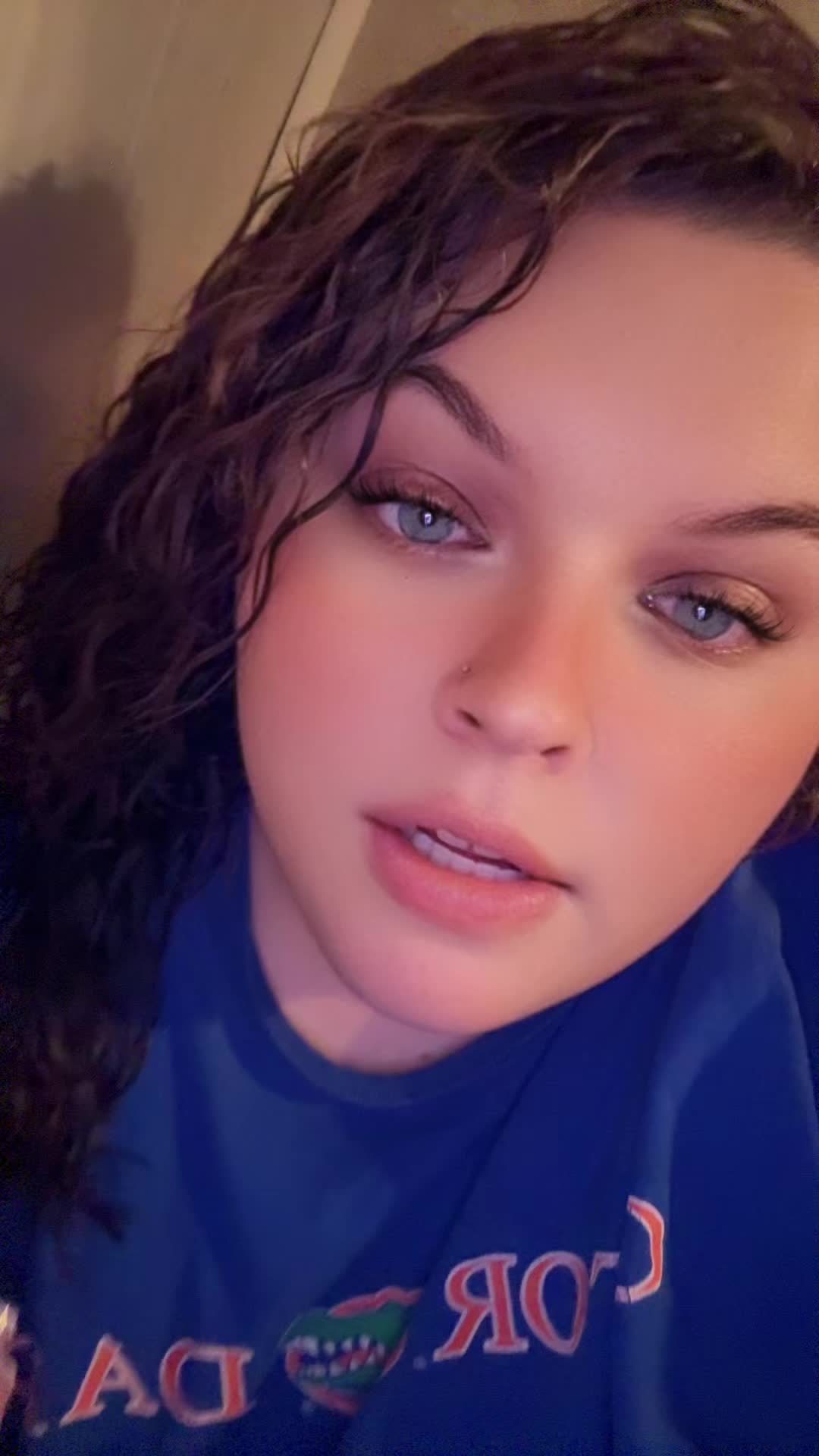 @❌Blue eyes and thick thighs❌