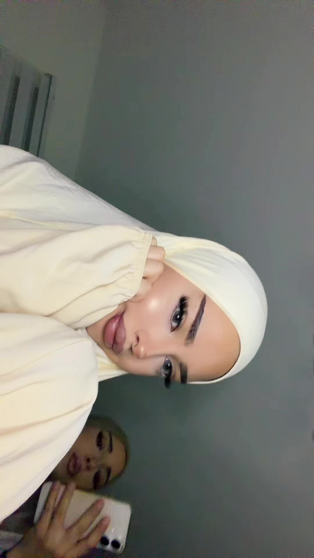 @Miryeam🇱🇧