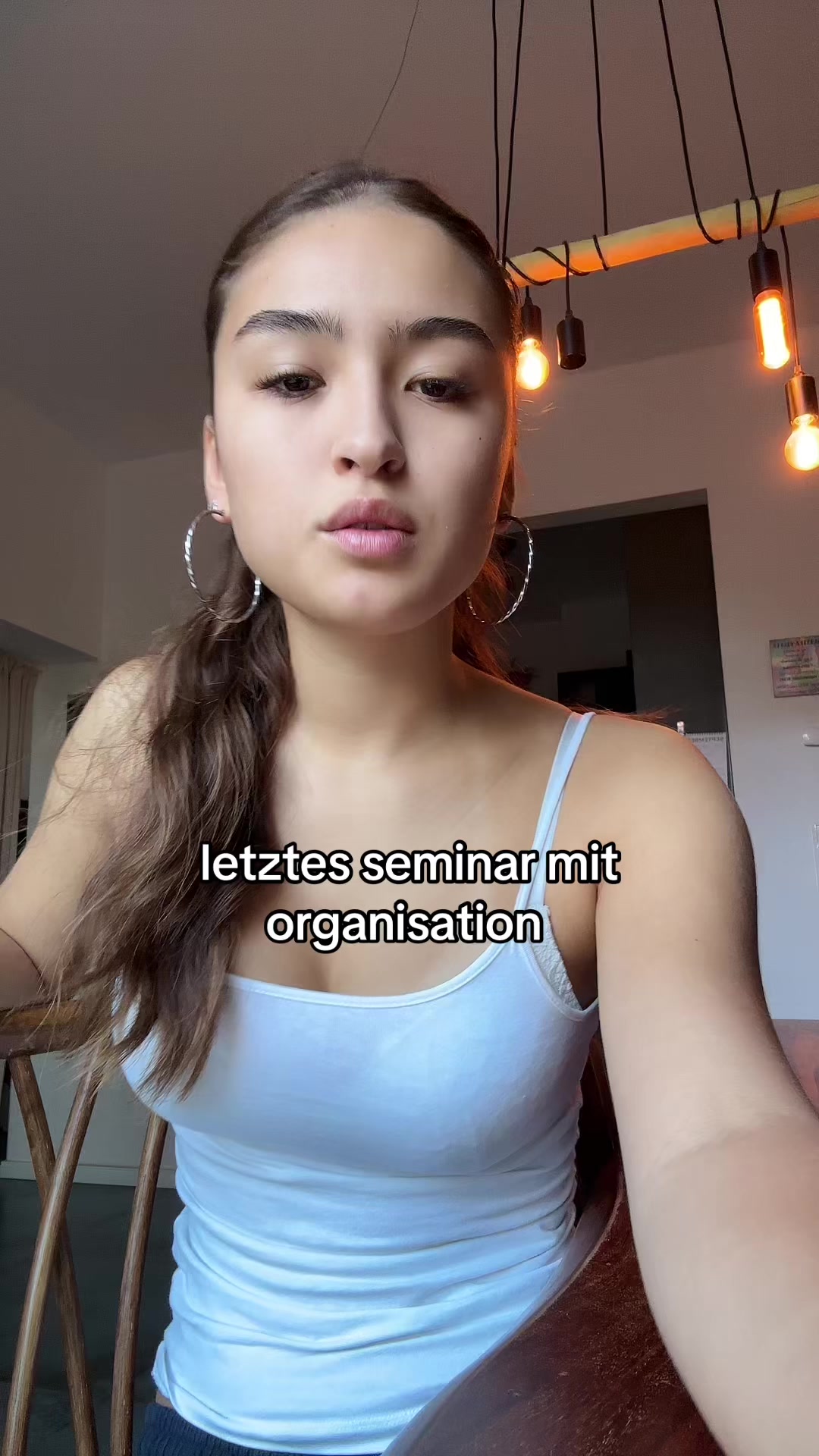 @万絢