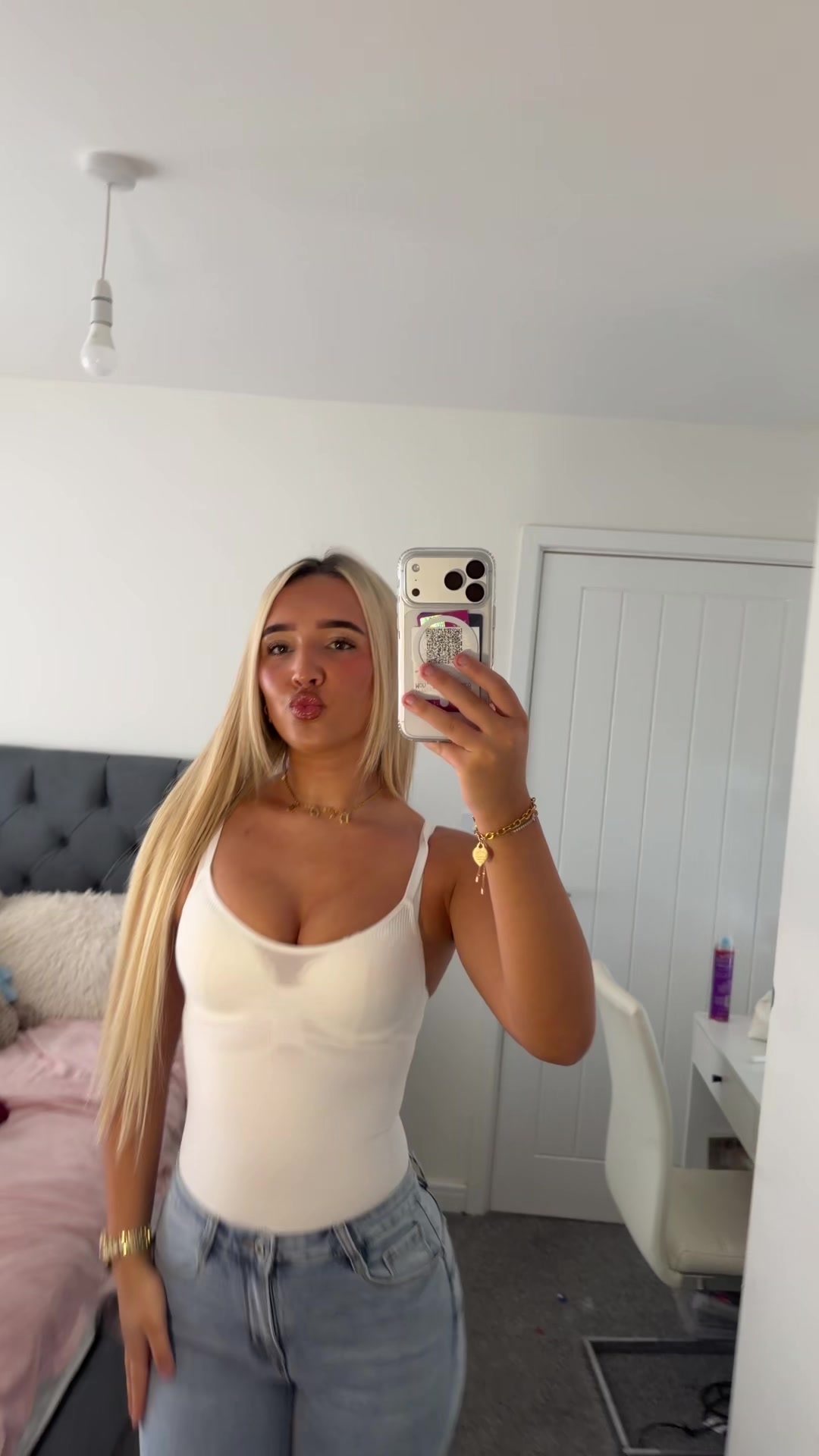 @maisie isabella little 🌸