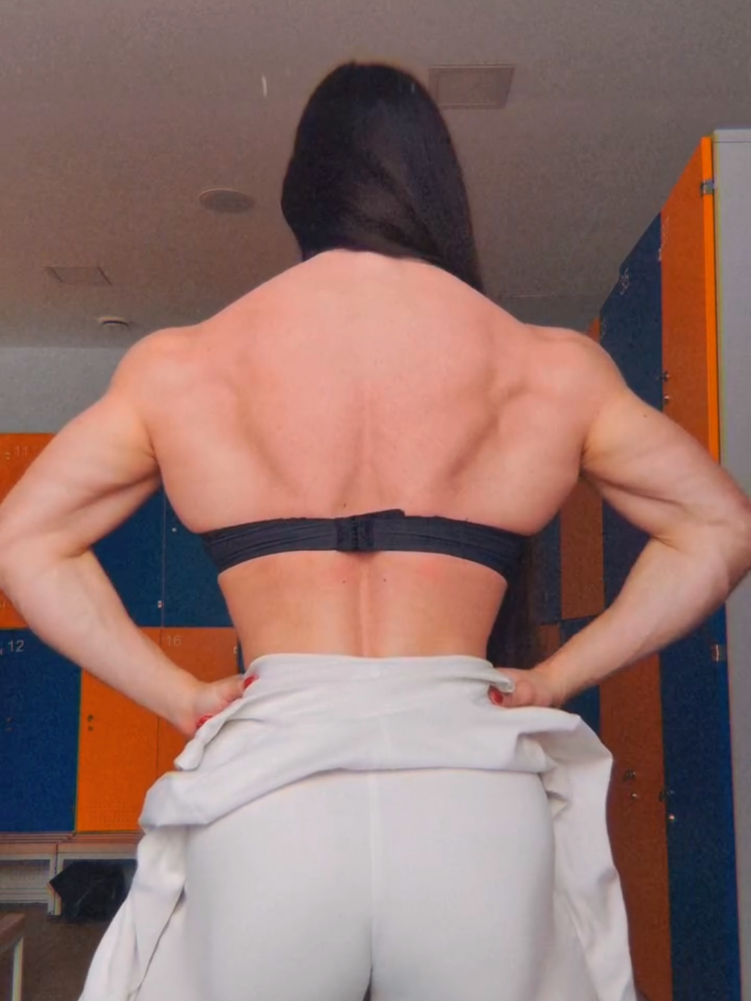 @muscle.girl.queens