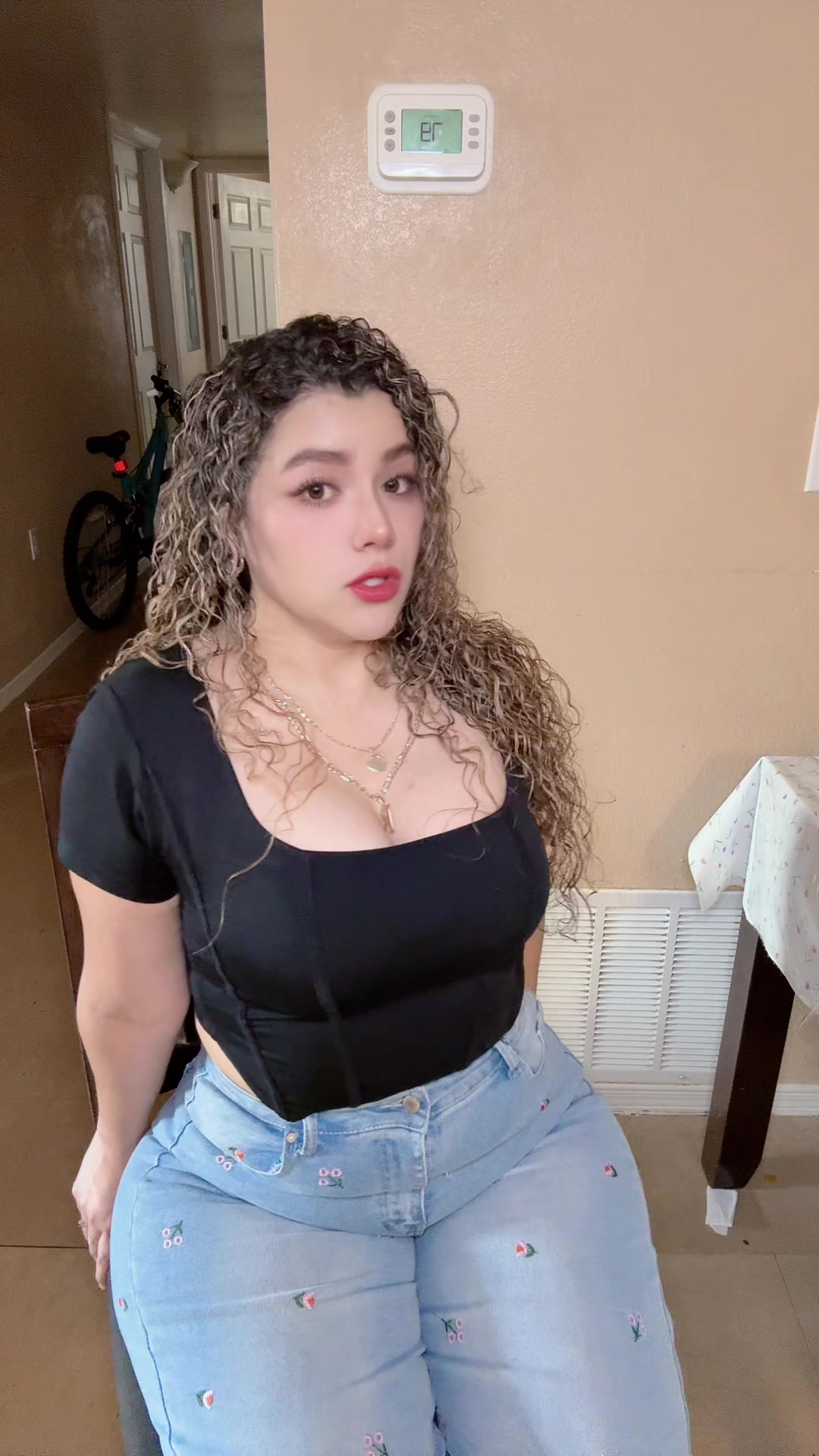 @𝓡𝓲𝓽𝓪 𝓒𝓱𝓪𝓲𝓻𝓮𝔃🍑