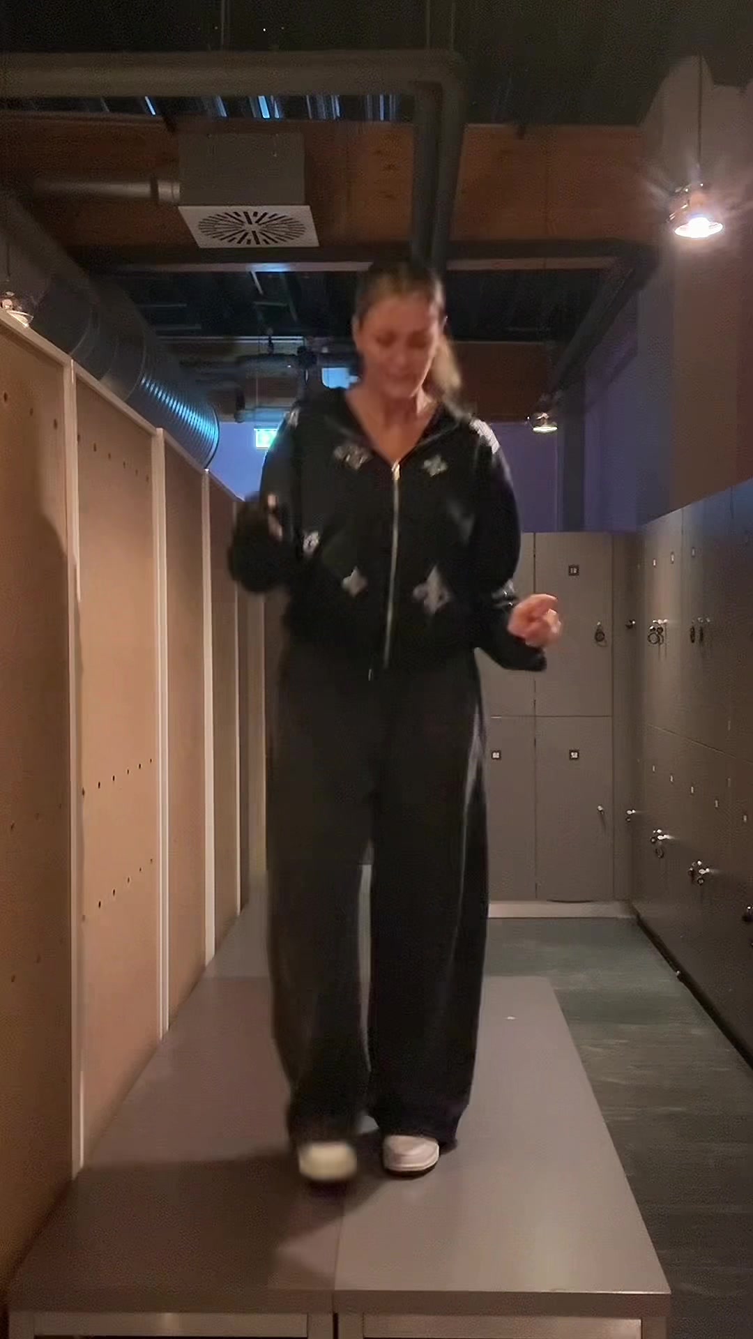 @Elli